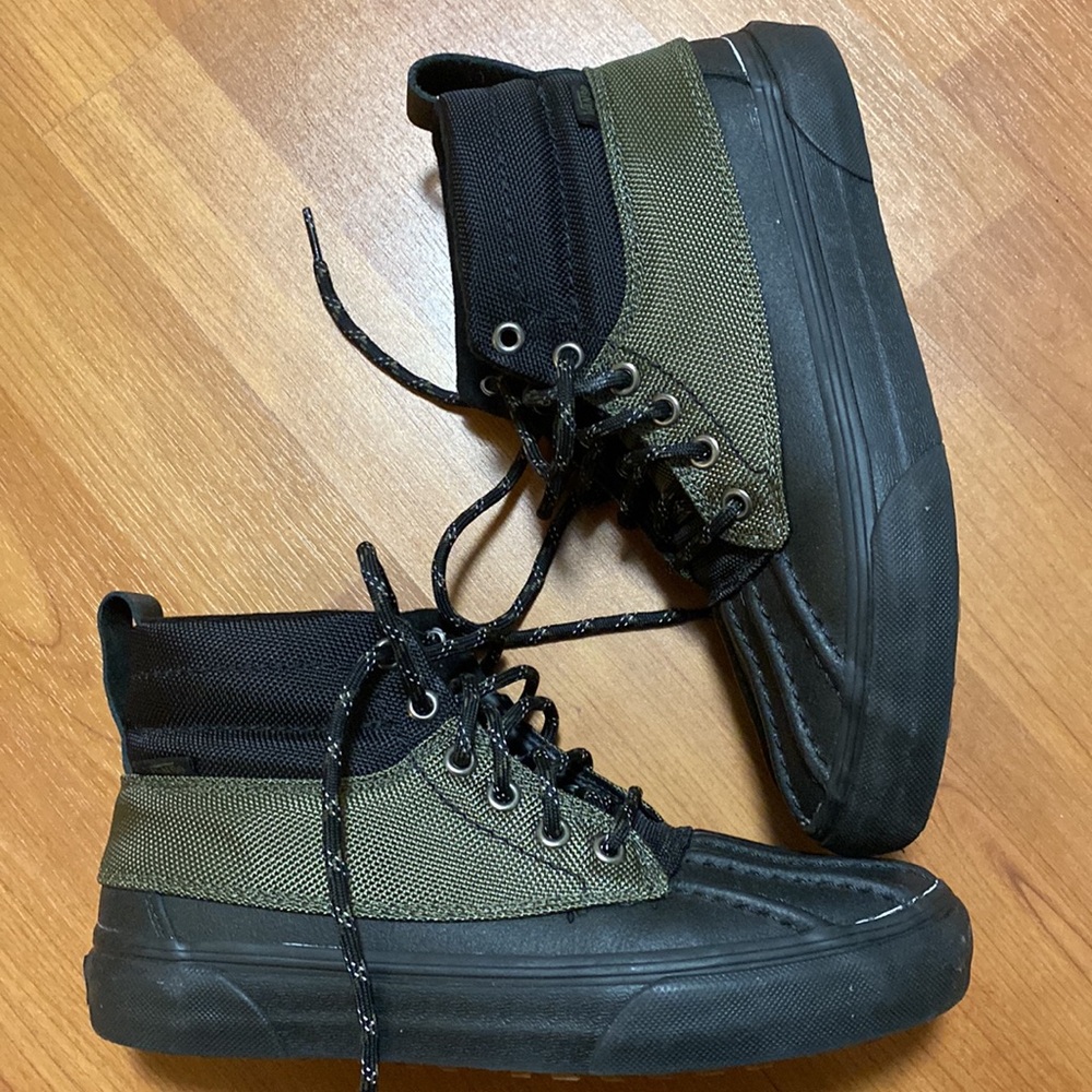 Vans Boots - Picture 2 of 5